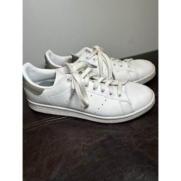 Athletic_Shoes